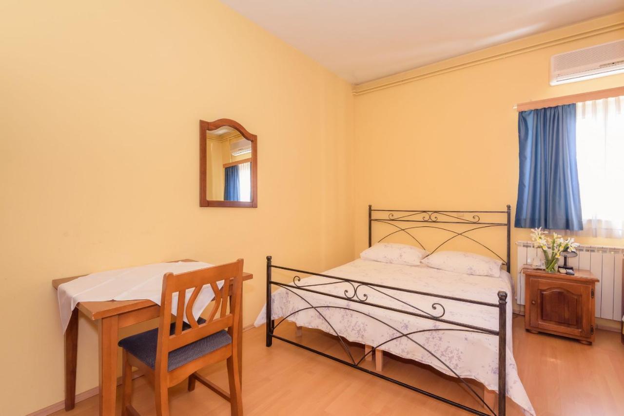 Djudja I Mate Bed & Breakfast Vid ภายนอก รูปภาพ